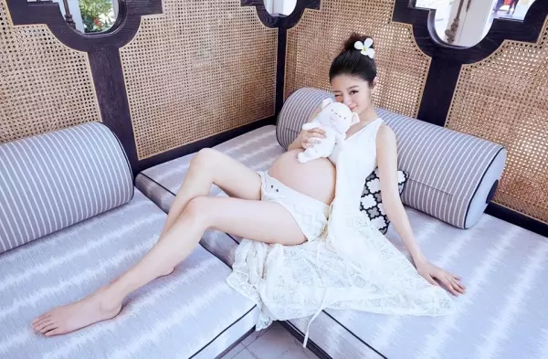 安以軒曬唯美孕婦寫真!「第一次穿那麼少拍照...」