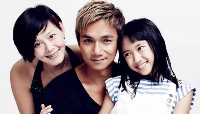 TVB「御用壞人」駱達華長相兇惡,17歲女兒卻因出水芙蓉走紅網絡!