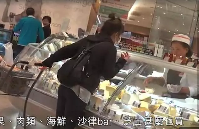 林憶蓮素顏買食材為小11歲男友烹制大餐,住豪宅欲過半隱居生活
