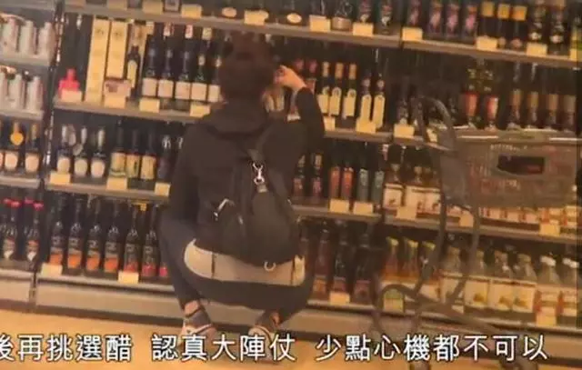林憶蓮素顏買食材為小11歲男友烹制大餐,住豪宅欲過半隱居生活