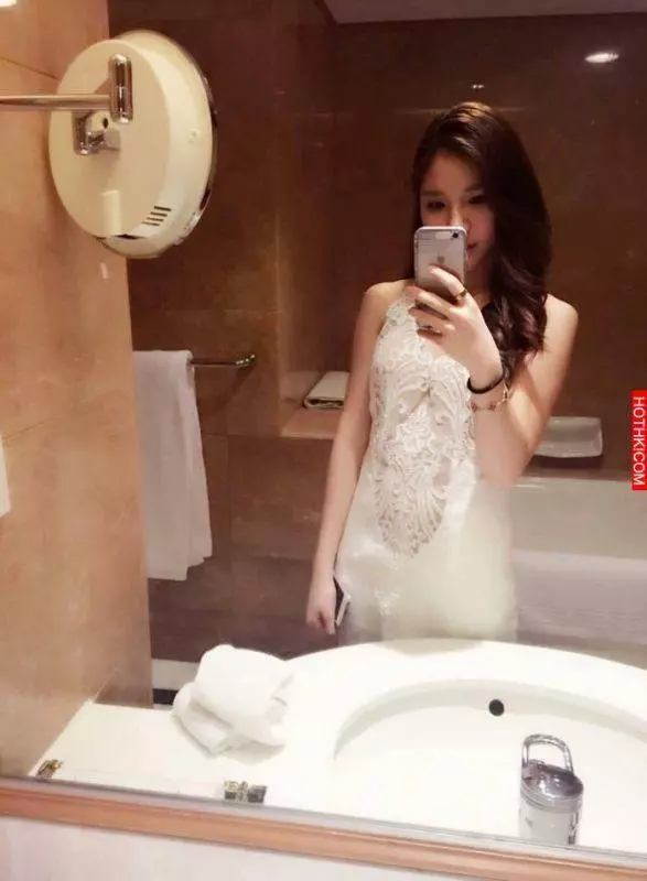 識咗個AIA美女保險經紀,買咗5000蚊保險,個個月都可以同佢去九龍塘「聚一聚」!!