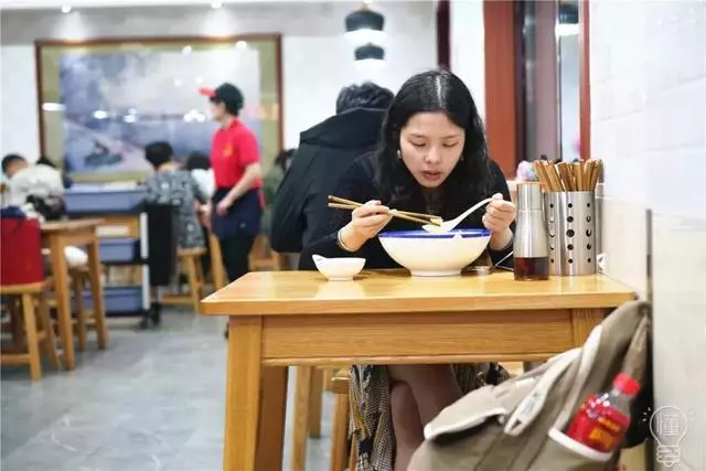 杭州這8家知名麵館,分店越來越多,究竟還值不值得專門打卡?