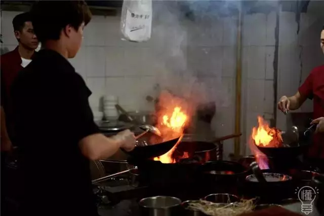 杭州這8家知名麵館,分店越來越多,究竟還值不值得專門打卡?