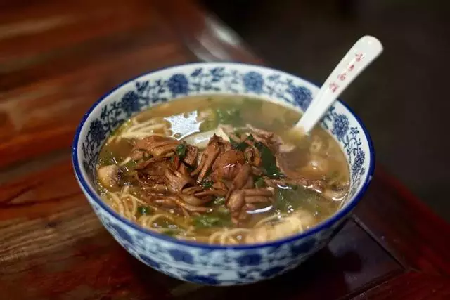 杭州這8家知名麵館,分店越來越多,究竟還值不值得專門打卡?