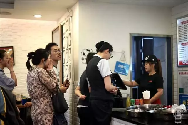 杭州這8家知名麵館,分店越來越多,究竟還值不值得專門打卡?