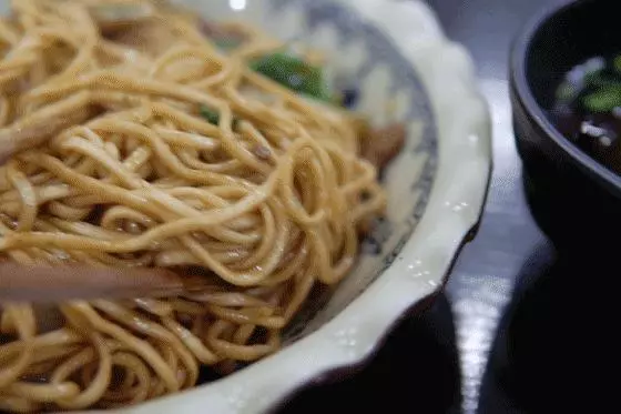 杭州這8家知名麵館,分店越來越多,究竟還值不值得專門打卡?