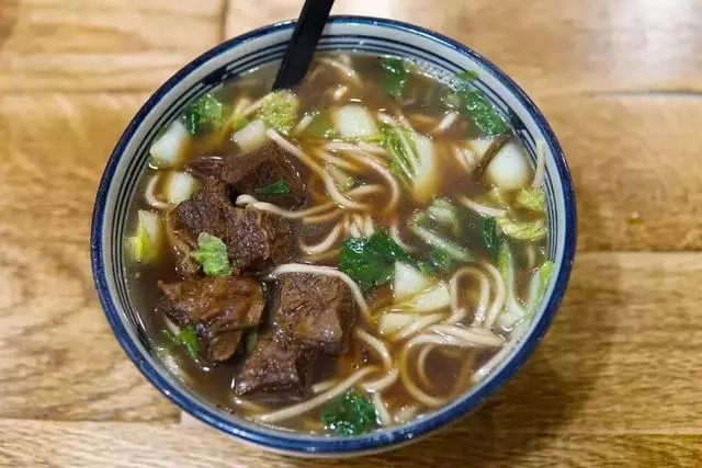 杭州這8家知名麵館,分店越來越多,究竟還值不值得專門打卡?