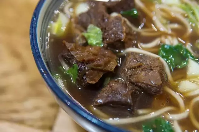 杭州這8家知名麵館,分店越來越多,究竟還值不值得專門打卡?