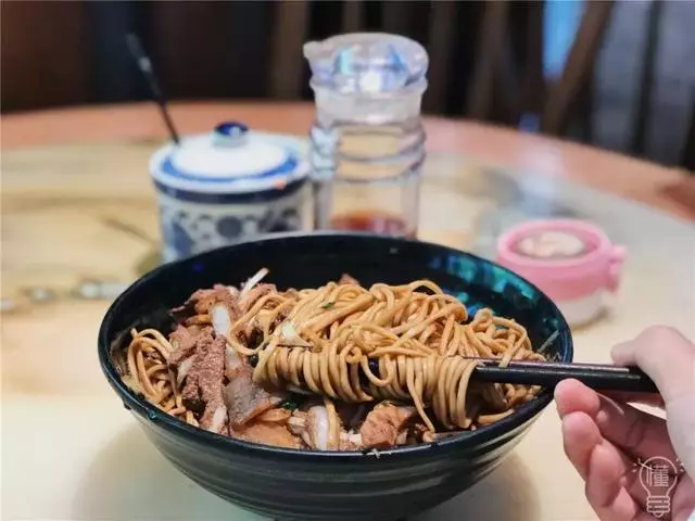 杭州這8家知名麵館,分店越來越多,究竟還值不值得專門打卡?