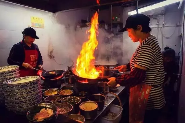 杭州這8家知名麵館,分店越來越多,究竟還值不值得專門打卡?