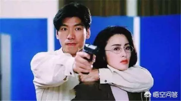 27年過去了,《逃學威龍》的十三位演員現狀如何?經典的奪命剪刀腳再也見不到了.