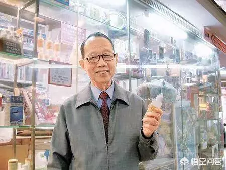 27年過去了,《逃學威龍》的十三位演員現狀如何?經典的奪命剪刀腳再也見不到了.