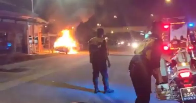 暴徒扔爆竹進車 起火 車主及時逃生保命