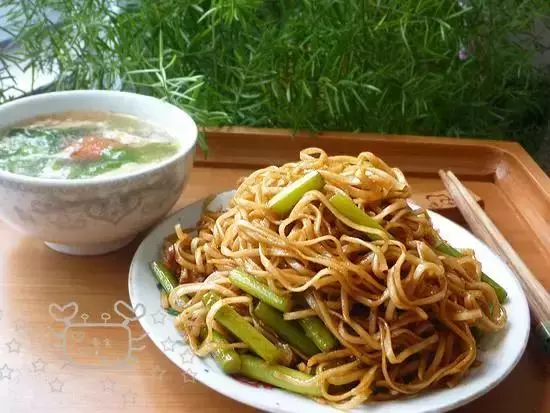 超美味的蒸麵條,看著口水都要出來了~