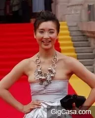 7位明星「最想僱人徹底銷毀」的黑歷史雷照片。#5志玲姐姐竟有這種「風塵紅爆乳馬甲」的黑歷史!