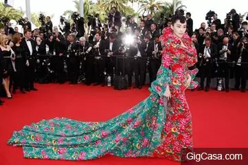 7位明星「最想僱人徹底銷毀」的黑歷史雷照片。#5志玲姐姐竟有這種「風塵紅爆乳馬甲」的黑歷史!