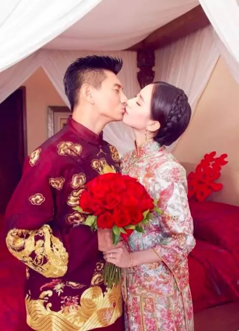 劉詩詩兒子正面照首曝光,被贊是「牛奶肌膚」,繼承母親大長腿!