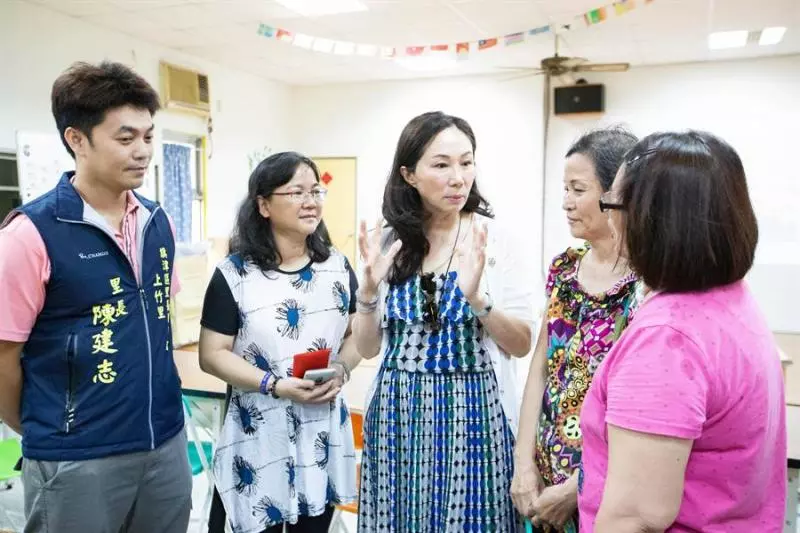 李佳芬、黃文財笑搭渡輪 破不合謠言