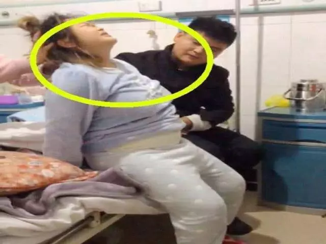 剖腹產後第一次下床什麼樣,樣子令人心疼,尤其在這三個時間段