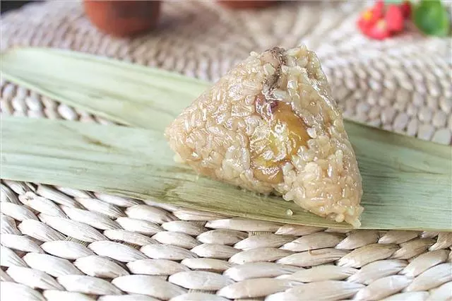 端午節粽子的12種做法,蛋黃粽、水晶粽、豆沙粽都是媽媽的味道