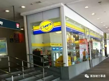 坡島男拿著自製的假幣,只為買兩塊巧克力?附上驗鈔的方法,避免更多人受騙哦~