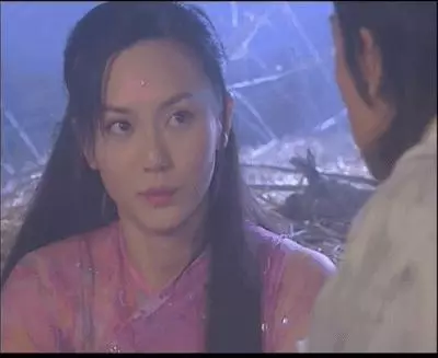 她演倚天屠龍記走紅,嫁白髮老外息影,47歲看起來宛如少女,這才是真正不老女神