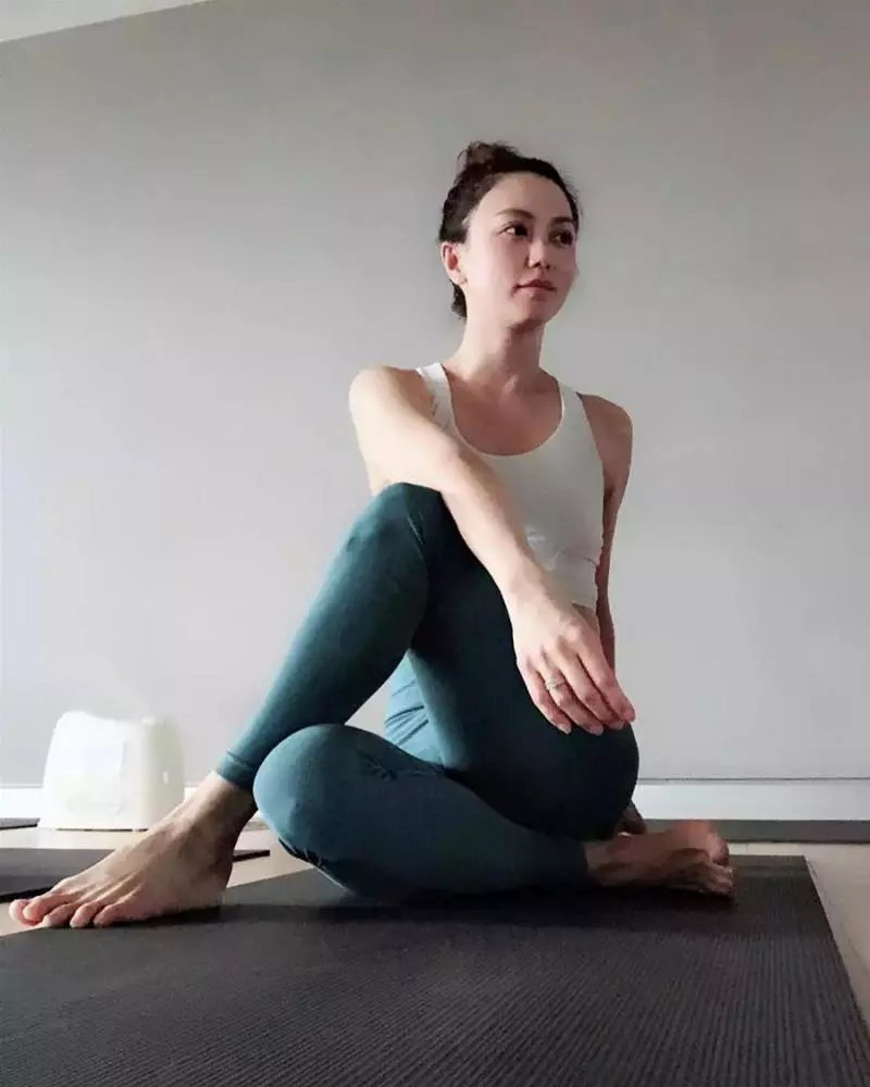 她演倚天屠龍記走紅,嫁白髮老外息影,47歲看起來宛如少女,這才是真正不老女神