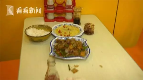 大馬2華裔男子吃霸王餐全程被拍下!店員氣急敗壞,在單據上留下一句話
