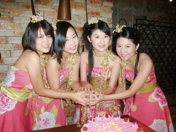 還記得四千金嗎?12年後成員再合體!原來是凱兒嫁人啦~