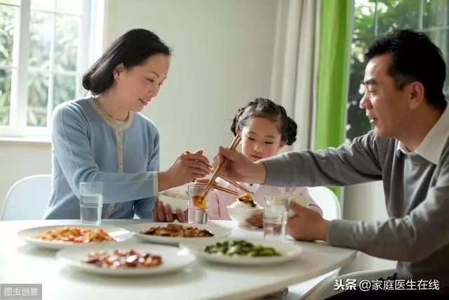 為什麼一吃飯就冒汗?多汗的原因包括這幾個
