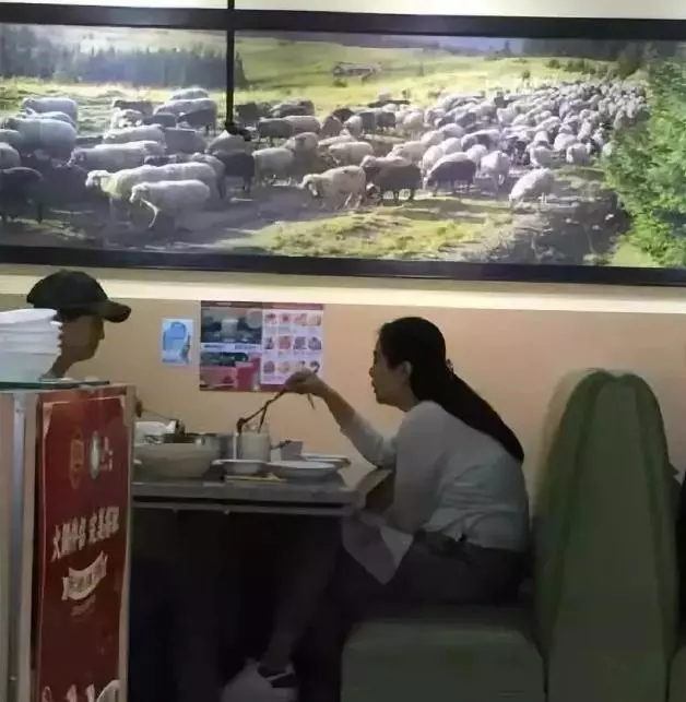 女神吃了防腐劑?52歲王祖賢背帶褲嬌俏似少女,還是忘不了聶小倩