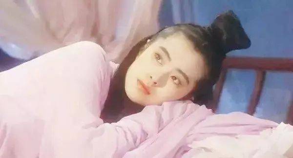 女神吃了防腐劑?52歲王祖賢背帶褲嬌俏似少女,還是忘不了聶小倩