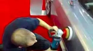 男子幫人洗車一次就要20幾萬!號稱全球最貴,但一看他洗車過程,怪不得就算再貴,大家還是搶著找他洗車!