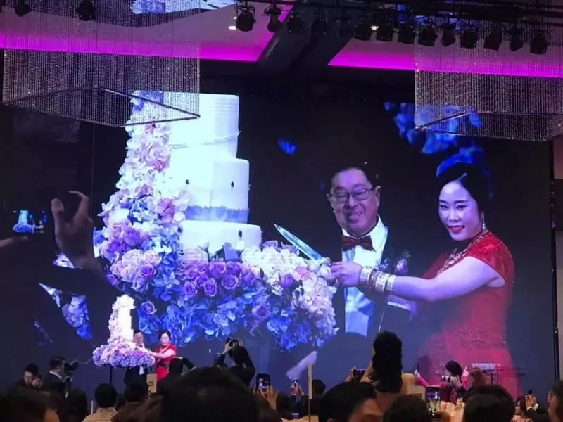 29歲凱兒帶球嫁70歲Dato!海量現場婚紗照曝光,原來君兒也已嫁人!