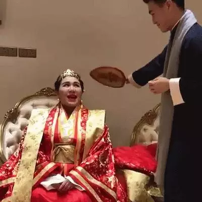 超壕!賭王女兒何超盈接彩禮,男方送金器珠寶首飾堆滿屋!