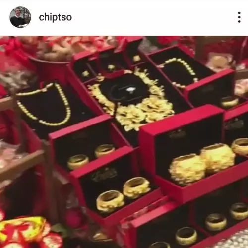 賭王千金過大禮 珠寶金器 堆如山