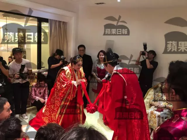 賭王千金過大禮 珠寶金器 堆如山