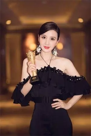 為拍戲不慎流產,請一天假就重回劇組,她這麼有錢竟然還這麼拼