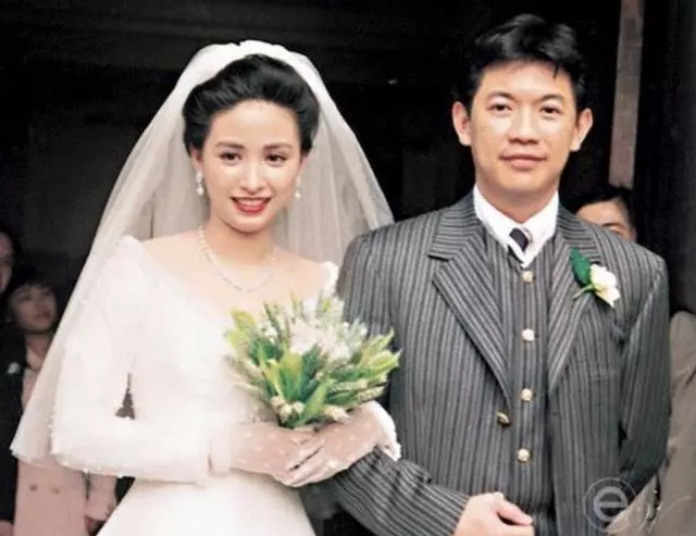 和張國榮摟抱被雪藏後嫁富商做闊太,老公去世兩年,被拍買地攤貨!