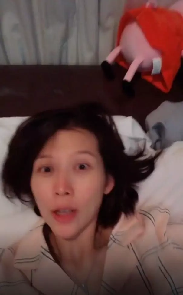 蔡少芬洗完澡曬自拍,身後物品意外入鏡,看清後網友瞬間炸了!