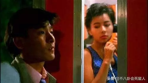 她顏值擊敗邱淑貞,劉德華都看呆,今55歲,一雙電眼太迷人