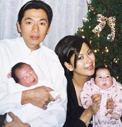 她顏值擊敗邱淑貞,劉德華都看呆,今55歲,一雙電眼太迷人