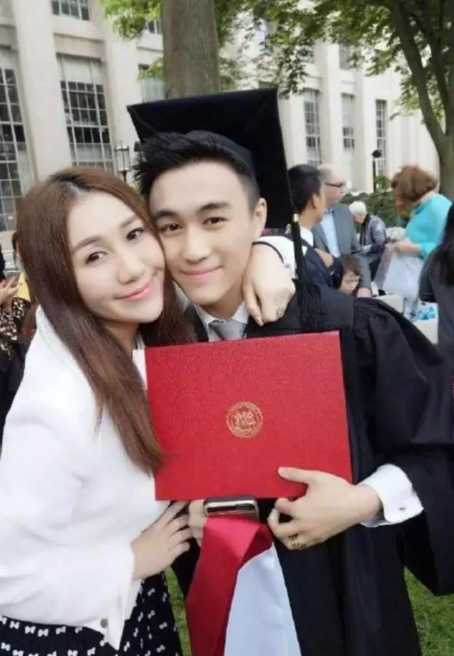 賭王女兒何超盈挺大肚過大禮,奚夢瑤遮肚子的這個舉動更引人注目!