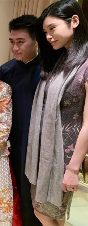 賭王女兒何超盈挺大肚過大禮,奚夢瑤遮肚子的這個舉動更引人注目!