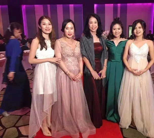 【4千金凱兒29歲嫁71歲拿督引爭議】友人打抱不平為出面喊話!這番話網友紛大吃一驚了!