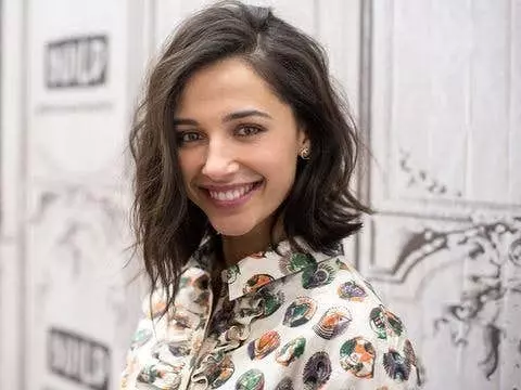 茉莉公主的超fit身材!Naomi Scott練出好身材全靠2招,超索身材是這樣練成的~