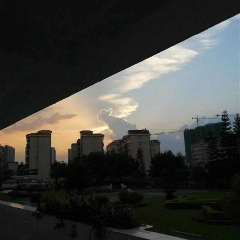 大考前望天發現好兆頭! 學生拍到「比讚雲」天象奇景