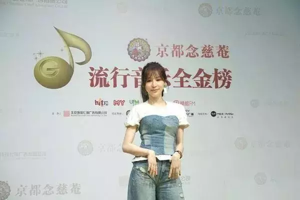 王心凌曬與媽媽合照,一改臉僵臃腫重回「甜心教主」