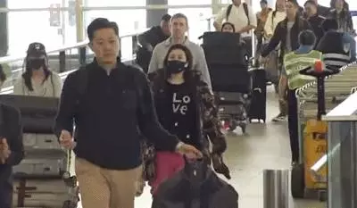 奚夢瑤參加何超盈訂婚儀式長圍巾遮肚,被調侃:看到你結婚的場景