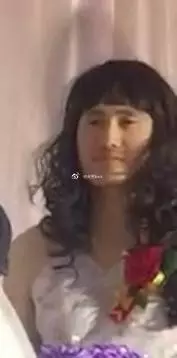 實在找不到伴娘了!新郎邀請高中同學當伴娘,秒變全場焦點!新娘看到笑不停:這婚怎麼結啊!